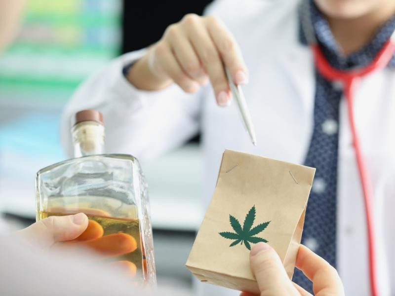 Benefícios da Clínica Canábica para Tratamento de Doenças Crônicas